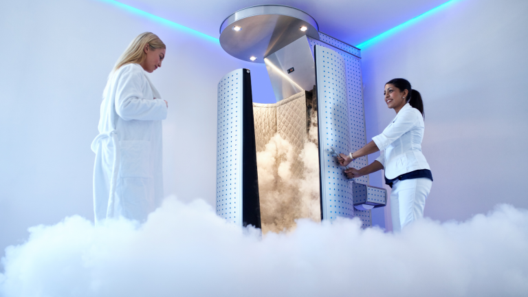 client receiving cryotherapy in rockville, md